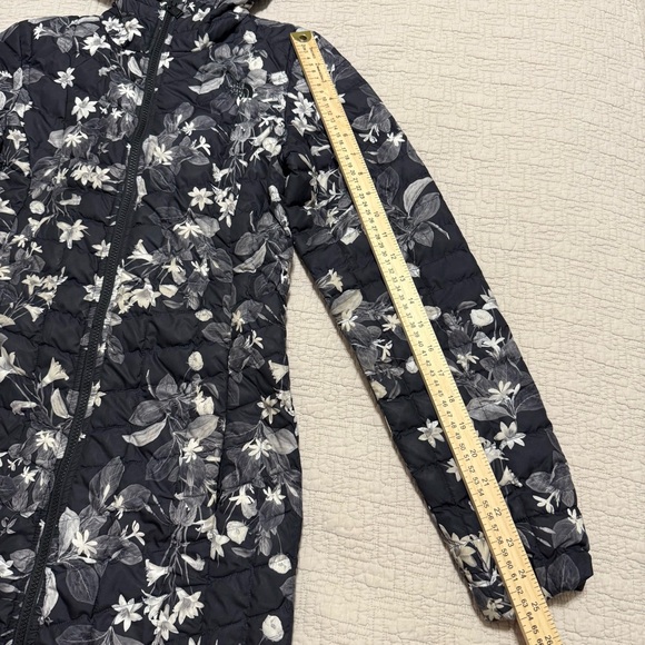 The North Face ThermoBall Parka II Black Floral Women’s Size XS - Picture 3 of 13